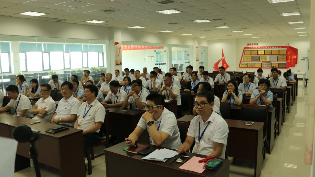 知識(shí)競(jìng)賽爭(zhēng)先鋒   比學(xué)趕超展風(fēng)采 —— 花花牛乳業(yè)集團(tuán)黨委舉辦慶 “七一”黨建知識(shí)競(jìng)賽