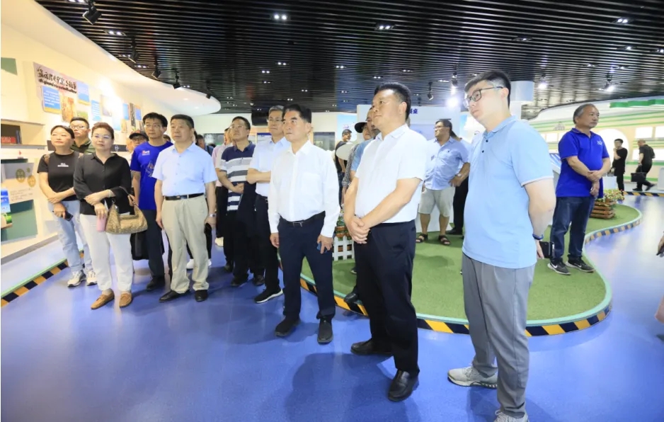 花花牛丨中國(guó)人民大學(xué)河南校友會(huì)蒞臨花花牛參觀座談