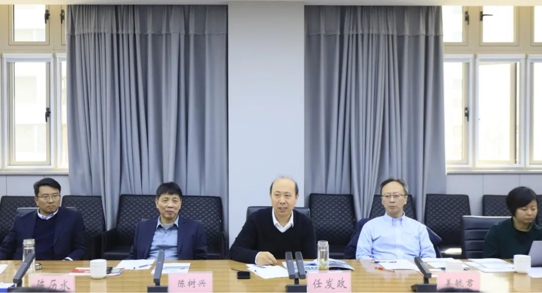 花花牛乳業(yè)集團(tuán)黨委書記、董事長唐洪峰一行赴中原食品實(shí)驗(yàn)室同中國工程院院士、中原食品實(shí)驗(yàn)室主任任發(fā)政座談交流