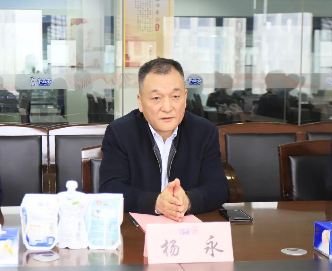 河南省發(fā)展改革委價調處副處長馬冰一行蒞臨花花牛乳業(yè)集團參觀調研