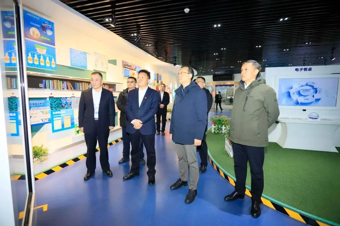 省政府國(guó)資委黨委書(shū)記、主任李濤一行到花花牛乳業(yè)集團(tuán)調(diào)研