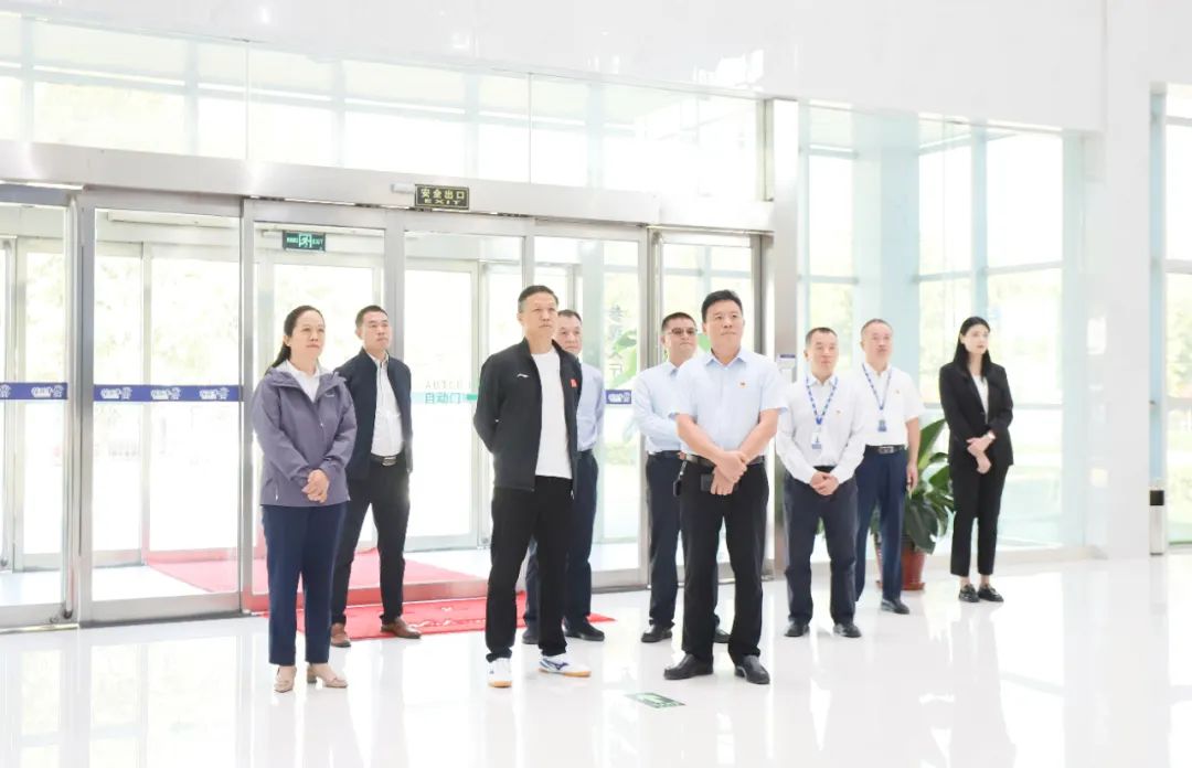 快樂過“雙節(jié)”，安全不放假｜河南農(nóng)投集團(tuán)黨委書記、董事長李曉寰一行蒞臨花花牛乳業(yè)集團(tuán)開展“雙節(jié)”安全生產(chǎn)大檢查活動(dòng)并慰問一線職工、