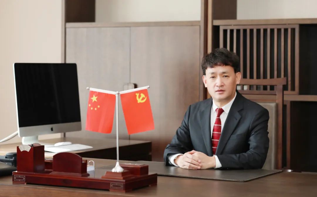 雙雙獲獎 喜事連連｜ 花花牛乳業(yè)集團榮獲“河南省知名品牌”獎，董事長關曉彥榮膺“2022年度品牌人物”