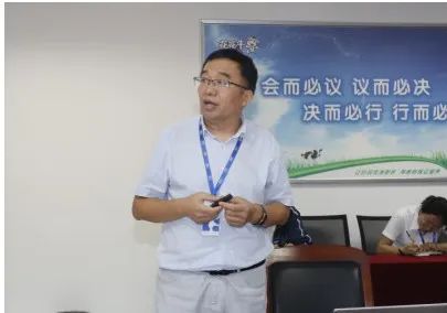 繼往開來 · 再創(chuàng)輝煌 | 花花牛乳業(yè)集團(tuán)召開9月營銷、養(yǎng)殖及飼料月度經(jīng)營工作會(huì)議