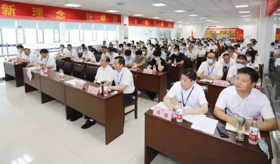 鼓足干勁·再創(chuàng)輝煌 | 花花牛乳業(yè)集團(tuán)召開(kāi)經(jīng)銷商座談會(huì)