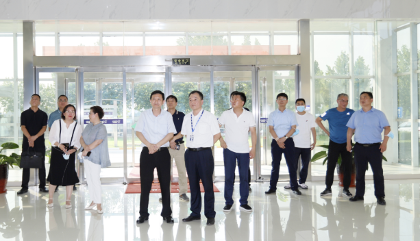 快訊|鄭州市二七區(qū)委副書(shū)記、區(qū)長(zhǎng)虎榮鑫蒞臨河南花花牛乳業(yè)集團(tuán)調(diào)研