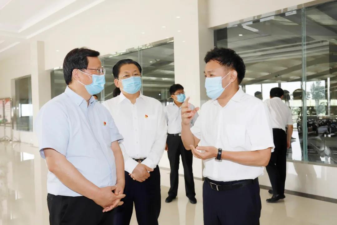 快訊 | 河南省委常委、省紀委書記、省監(jiān)委主任任正曉蒞臨花花牛乳業(yè)集團新蔡瑞亞牧場調(diào)研