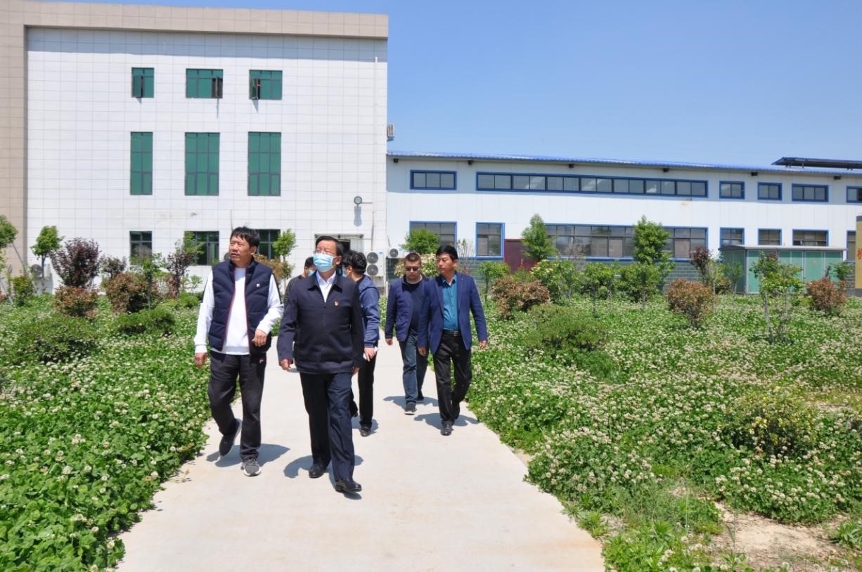 商丘市委常委、宣傳部部長(zhǎng)王全周一行蒞臨睢縣瑞亞牧業(yè)有限公司調(diào)研