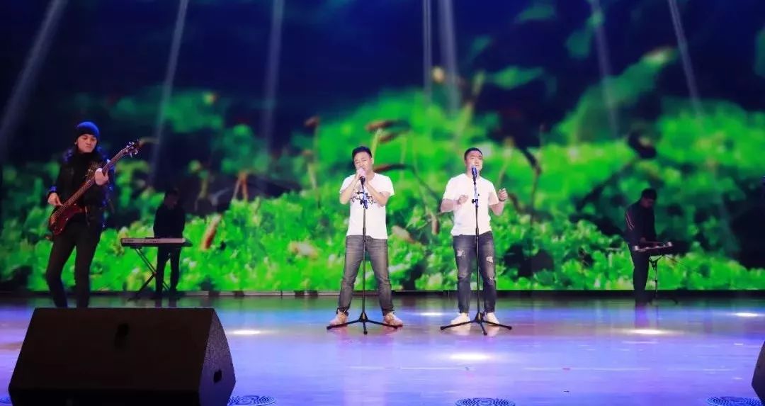 “贏在2019”，花花牛乳業(yè)集團(tuán)2019年新春晚會(huì)盛大開幕