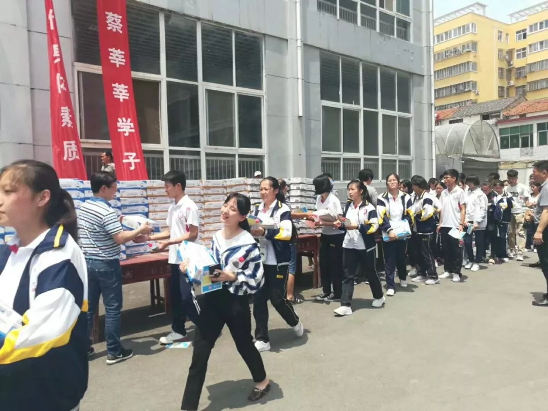 花花牛|捐助教育100萬(wàn)元！做公益，我們是認(rèn)真的！