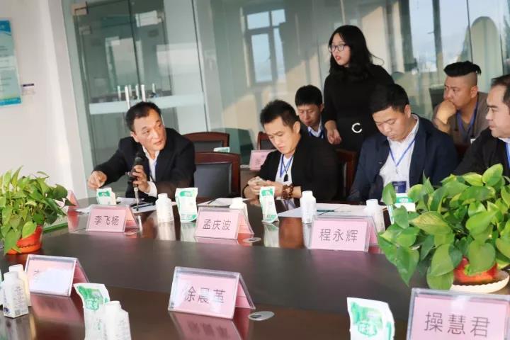 商界領(lǐng)袖俱樂(lè)部精英參訪花花牛！