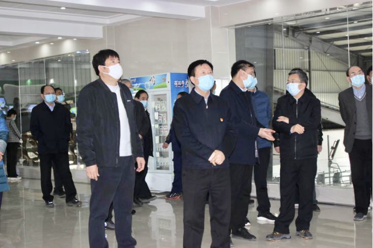 平頂山市委書記周斌一行蒞臨花花牛乳業(yè)集團 魯山瑞亞牧業(yè)有限公司調(diào)研疫情防控和復工復產(chǎn)情況