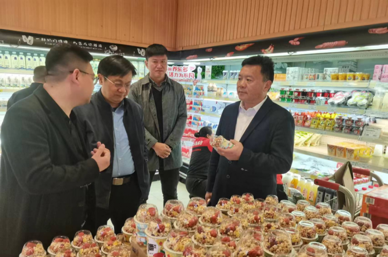 走訪調(diào)研拓市場 凝心聚力謀發(fā)展--花花牛乳業(yè)集團(tuán)黨委書記、董事長唐洪峰一行走訪銷售終端