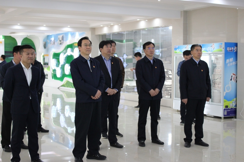 河南省委常委、組織部部長(zhǎng)孔昌生 蒞臨河南花花牛集團(tuán)魯山瑞亞牧業(yè)有限公司調(diào)研