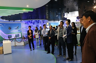 鄭州市二七區(qū)區(qū)委、統(tǒng)戰(zhàn)部部長王玉紅蒞臨花花牛生物科技有限公司參觀指導(dǎo)