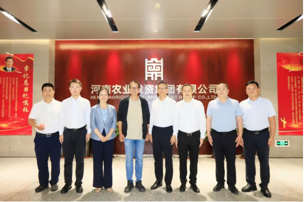 東方甄選俞敏洪先生到訪河南農(nóng)投集團，品嘗花花牛產(chǎn)品并給予高度評價